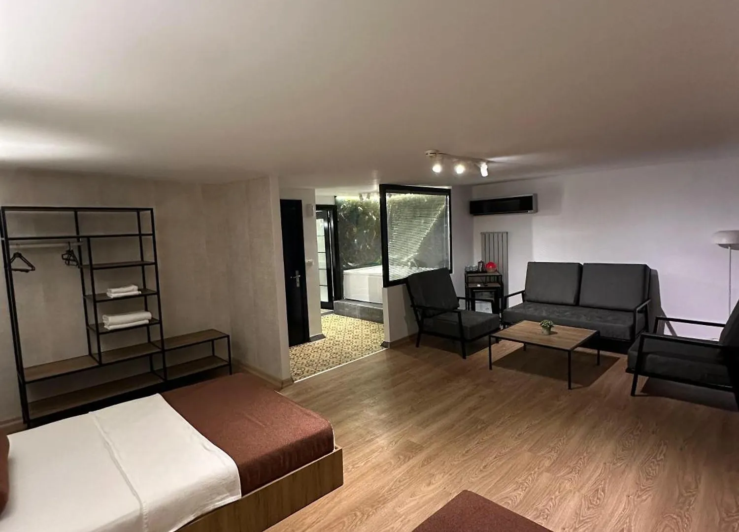 Casa Rosso Suite Hotel location